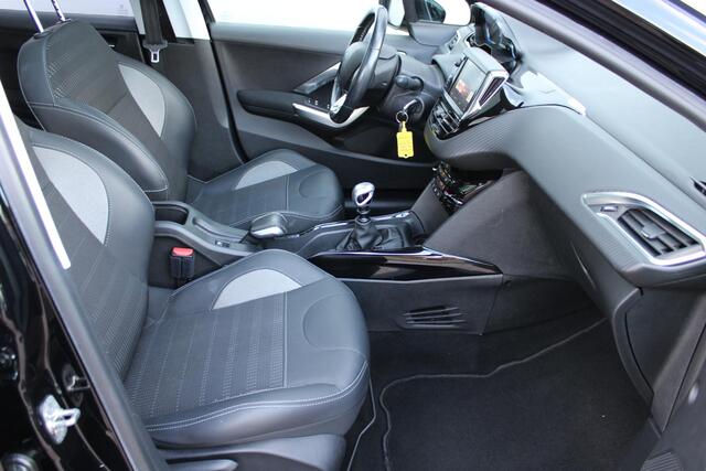 Peugeot 2008 1.2 PureTech 110pk Allure Airco Navi Carplay Panoramadak 49.193km