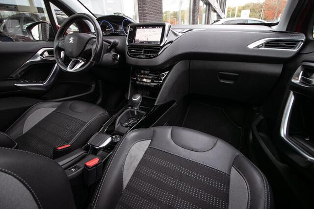 Peugeot 2008 1.2 PureTech Allure 110pk | Pano dak | Clima | Camera