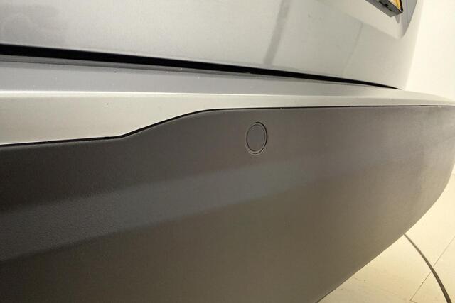 Peugeot 2008 1.2 PureTech Allure 100 PK | Handgeschakeld | Camera | Parkeersensor | Navigatie | Cruise Control | Climate Control | 1e eigenaar