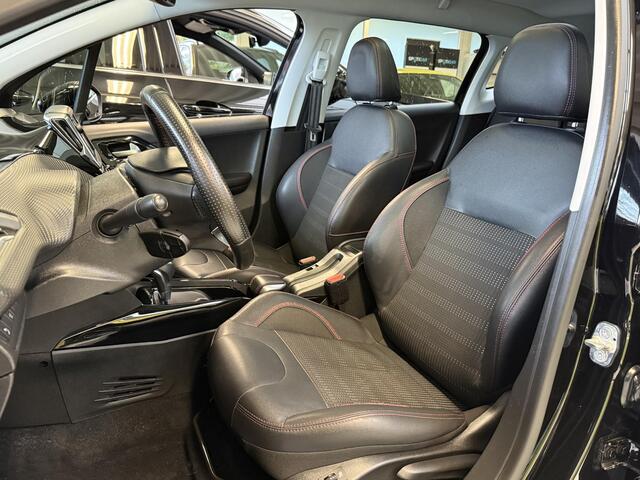 Peugeot 2008 1.2 PureTech GT-line | Panorama Dak | Afneembare Trekhaak | Stoelverwarming | Climate & Cruise Control | Achteruitrijd Camera |