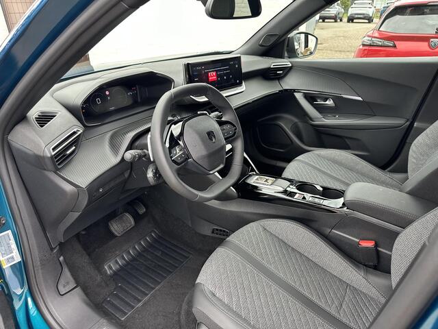 Peugeot 2008 1.2 Hybrid 145 PK Allure ¤ 6.000,- DEMO VOORDEEL| Automaat | Navigatie | Keyless entry | Stoelverwarming | Adaptieve Cruise Control | 360 Graden Camera | Parkeersensoren V+A | Hoge Zitpositie | Hybride Elektrisch rijden met Automaat | Climate Control | St