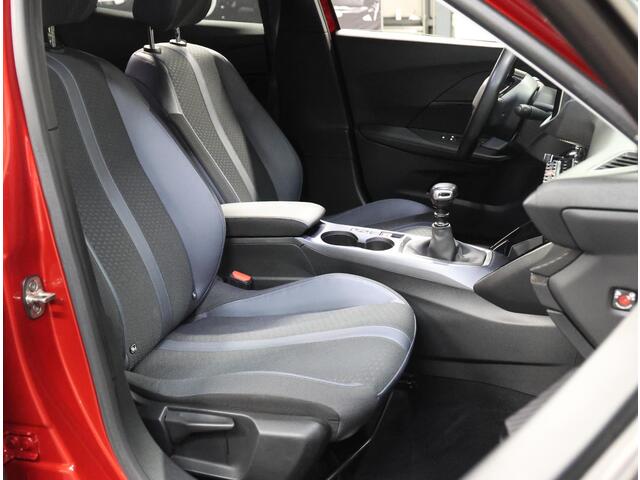 Peugeot 2008 1.2 130PK Allure | AppleCarPlay/AndroidAuto | Armsteun | Climate Control | Adaptive Cruise Control | Camera | FULL LED | Navigatie | LMV | Parkeersensoren | Privacy Glass | Isofix |