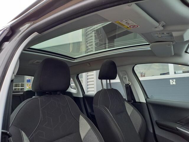 Peugeot 2008 1.2 PureTech Blue Lion - PANO - TREKHAAK AFN. - CARPLAY / ANDROID - AIRCO - CRUISE - NL AUTO