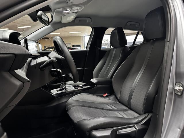 Peugeot 2008 1.2 PureTech Allure Pack/ Half-Leder/ 17'' LMV/ Two-Tone/ LED Koplampen/ Lane-Assist./ Camera/ Apple + Android/ Virtual Cockpit/ Clima/ Cruise/ Bluetooth/ Armsteun/ PDC/ Extra getint glas.