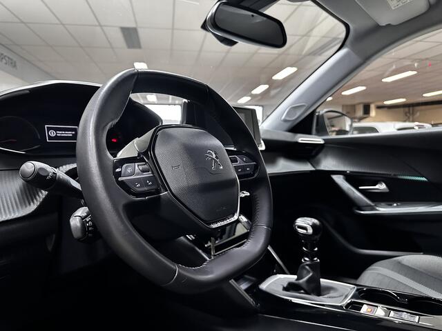Peugeot 2008 1.2 PureTech Allure Pack/ Half-Leder/ 17'' LMV/ Two-Tone/ LED Koplampen/ Lane-Assist./ Camera/ Apple + Android/ Virtual Cockpit/ Clima/ Cruise/ Bluetooth/ Armsteun/ PDC/ Extra getint glas.
