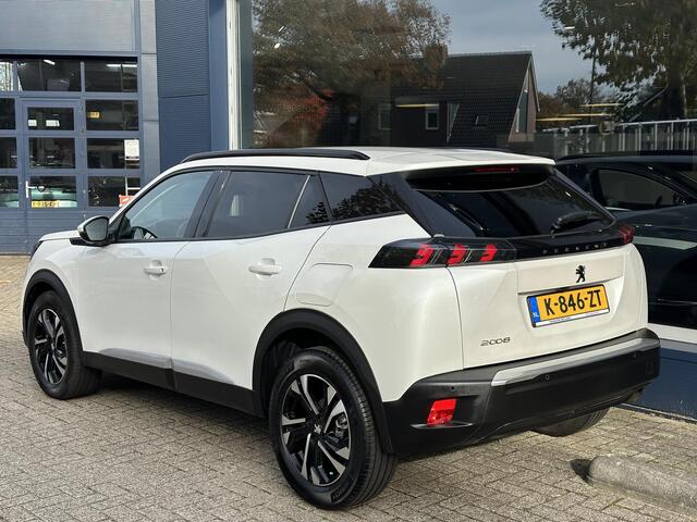 Peugeot 2008 1.2 Turbo 100 PK Allure Pack | 1e Eigenaarsauto met slechts 25.370 km! | Navigatie | Camera | Hoge Zitpositie | LED verlichting | Cruise Control | Climate Control | 17" Lichtmetalen Wielen | Groot Multimedia scherm met Apple Carplay |