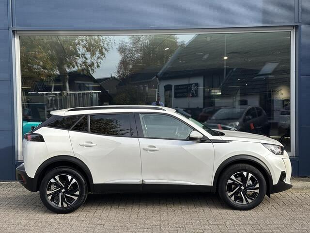 Peugeot 2008 1.2 Turbo 100 PK Allure Pack | 1e Eigenaarsauto met slechts 25.370 km! | Navigatie | Camera | Hoge Zitpositie | LED verlichting | Cruise Control | Climate Control | 17" Lichtmetalen Wielen | Groot Multimedia scherm met Apple Carplay |