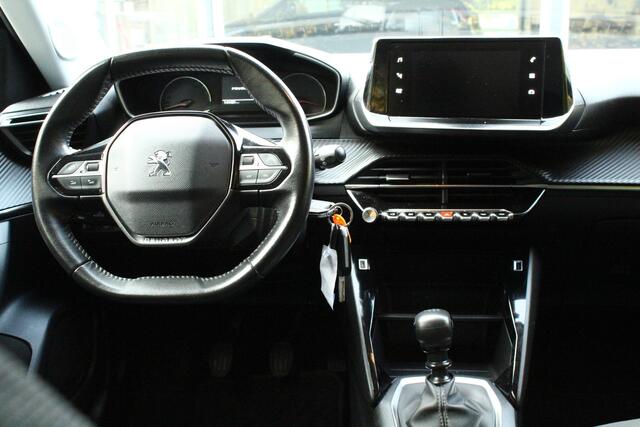 Peugeot 2008 1.2 PureTech Active navgatie D.riem is vervangen!! Plaat van een auto!!