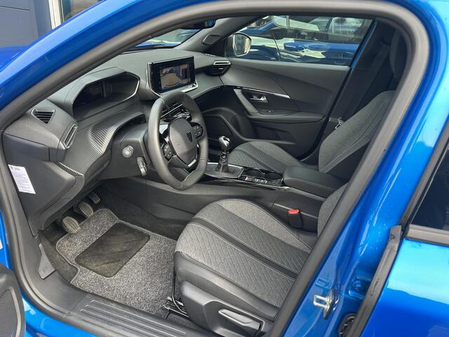 Peugeot 2008 1.2 Turbo 100PK Allure | Navigatie | All Season banden | 360 Graden Camera | Dode Hoek Detectie | Stoelverwarming | Climate Control | LED Verlichting | Cruise Control | 17" Lichtmetalen Velgen | Hoge Zitpositie | Half Lederen Bekleding |