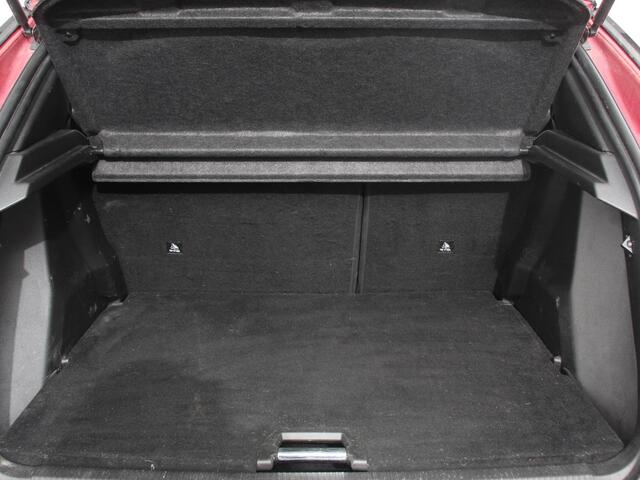 Peugeot 2008 1.2 PureTech 130 GT Cimate control Cruise control LED Achteruitrij camera Navigatie Parkeersensor achter Lichtmetalen velgen Led Dab