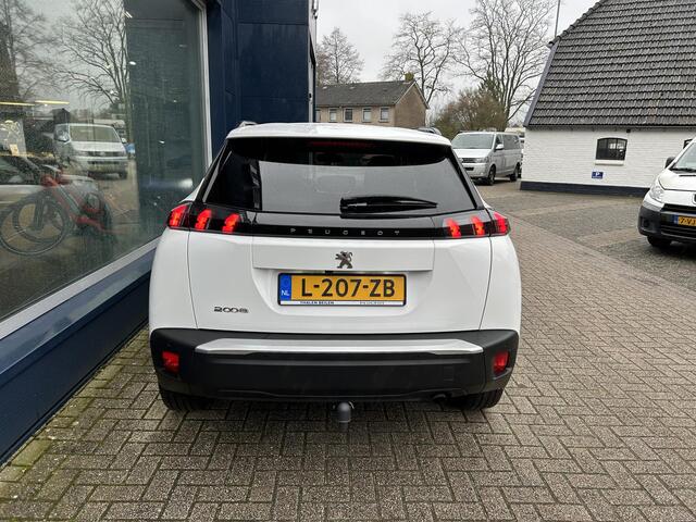 Peugeot 2008 1.2 Turbo 100 PK Allure Pack | Vaste Trekhaak 1200KG | Navigatie | Keyless Start | Lichtmetaal | Camera | Parkeersensoren Achter | Cruise Control | Climate control | LED Dagrijverlichting