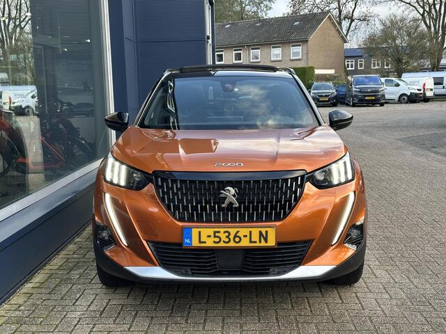 Peugeot 2008 1.2 Turbo 130 PK GT Pack | Meest Complete Uitvoering | Panorama Schuif-Kanteldak | Navigatie | Trekhaak 1200 Kg Afneembaar | Alcantara Interieur | Stoelverwarming | Adaptieve Cruise Control | Full LED Verlichting | Keyless Entry | Climate Control | Camera