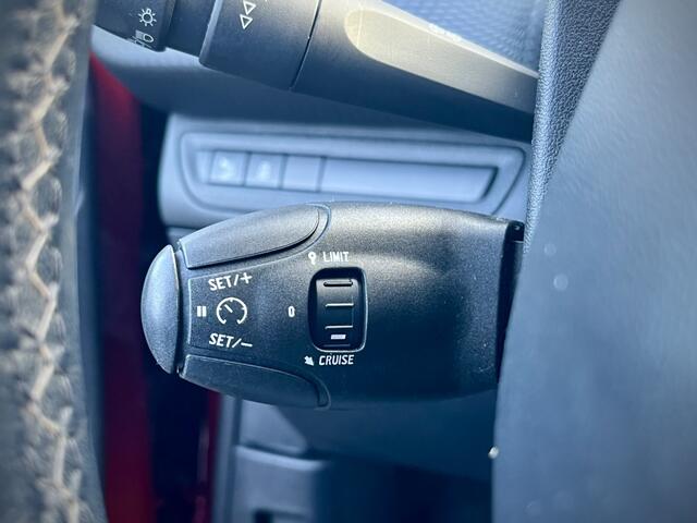Peugeot 2008 1.2 PureTech Allure Navigatie Cruise control