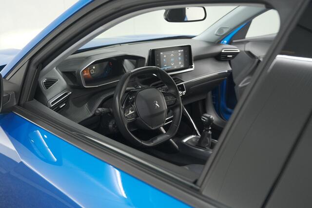 Peugeot 2008 PureTech 130 Allure | Trekhaak | Camera | Stoelverwarming | Adaptieve Cruise Control