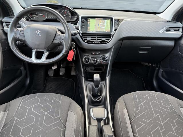 Peugeot 2008 1.2 PureTech Active 2e Eigenaar,Pano,Navi,Afn.Trekhaak,Dealer Onderhouden,Pdc,110pk,Airco,Cruise,Distributie vv 2023,Apk tot 06-2026