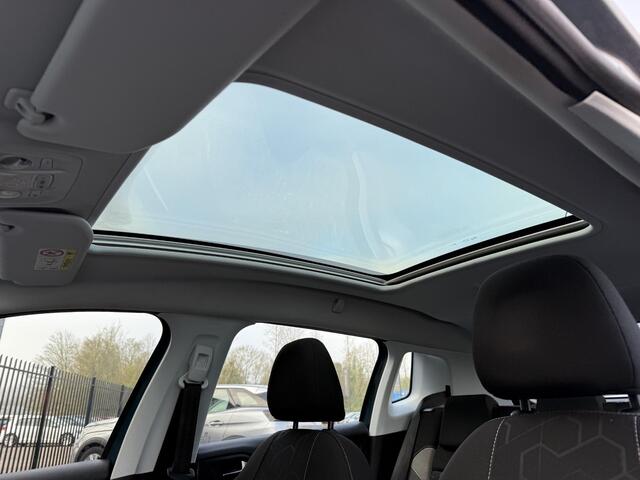 Peugeot 2008 1.2 PureTech Active 2e Eigenaar,Pano,Navi,Afn.Trekhaak,Dealer Onderhouden,Pdc,110pk,Airco,Cruise,Distributie vv 2023,Apk tot 06-2026