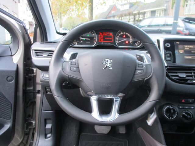Peugeot 2008 1.2 PureTech Blue Lion / AUTOMAAT / AIRCO / GLAZEN-DAK / 32dkm