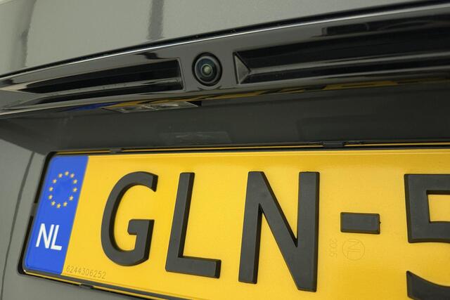 Peugeot 2008 1.2 Hybrid GT 136 PK | Automaat | Parkeersensor | Camera | Cruise Control | Mirror Link / Apple Carplay | Licht Metalen Velgen | 3D Instrumentenpaneel | 1e eigenaar