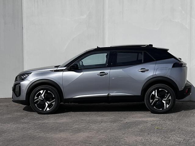 Peugeot 2008 Hybrid 145 GT / Nieuw, veel voordeel / tot 8 jaar Garantie / Elektr. schuifdak en bestuurdersstoel / Stoelverwarming / Camera 360° / Adapt. CC / Navi / Apple Carplay Android / 17" LM wielen / ook in zwart leverbaar /