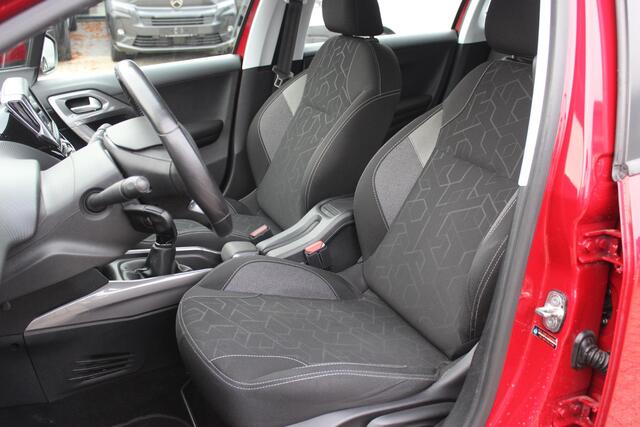 Peugeot 2008 1.2 PureTech Blue Lion, Navigatie!