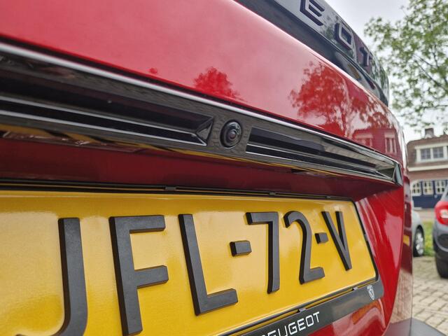 Peugeot 2008 1.2T 130pk Automaat Allure | Navigatie | Climate & Cruise Control | Achteruitrijdcamera | LMV |