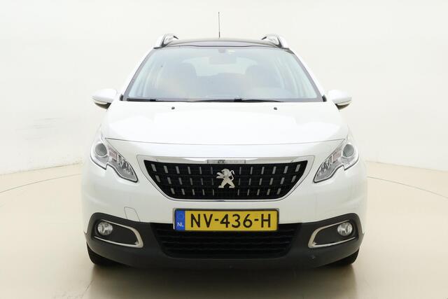 Peugeot 2008 1.2 PureTech Blue Lion 110 PK | Handgeschakeld | Panorama dak | Trekhaak | Licht Metalen Velgen | Navigatie | Parkeersensor | Cruise Control | Airco