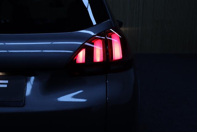 Peugeot 2008 1.2 PureTech Automaat Allure | Panoramadak | Trekhaak | Cruise-control | Apple Carplay & Android Auto | Leder | Clima | Parkeerassistent | Navigatie | LM Velgen