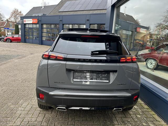 Peugeot 2008 1.2 Hybrid 145 GT | Automaat Hybride | VOORRAAD DEAL met ¤7.000 Korting | Panorama Schuif-/Kanteldak | Navigatie | 360 Graden Camera | Keyless Entry | Full LED Verlichting | Zwart Dak | Climate Control | 18" Lichtmetalen Velgen Evissa | Sportstoelen | Hog
