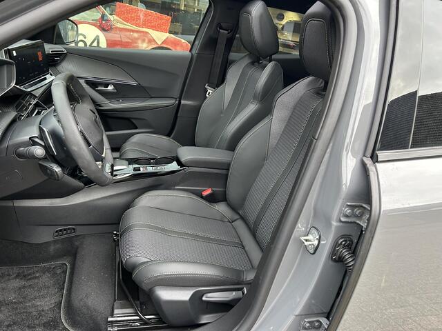 Peugeot 2008 1.2 Hybrid 145 GT | Automaat Hybride | VOORRAAD DEAL met ¤7.000 Korting | Panorama Schuif-/Kanteldak | Navigatie | 360 Graden Camera | Keyless Entry | Full LED Verlichting | Zwart Dak | Climate Control | 18" Lichtmetalen Velgen Evissa | Sportstoelen | Hog