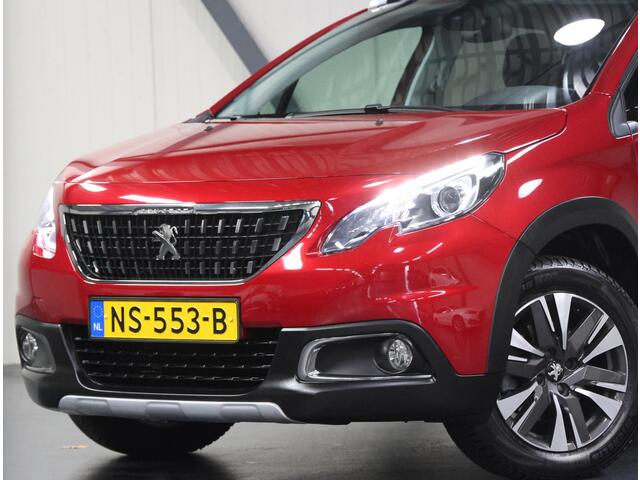 Peugeot 2008 1.2 110PK Allure | Panoramadak | AppleCarplay/Android Auto | 16"LMV | Navigatie | Cruise Control | Climate Control | Isofix | Privacy Glass |