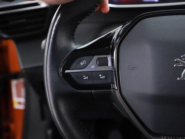 Peugeot 2008 1.2T 130PK Allure Trekhaak/Winterpakket/Ecc/Camera