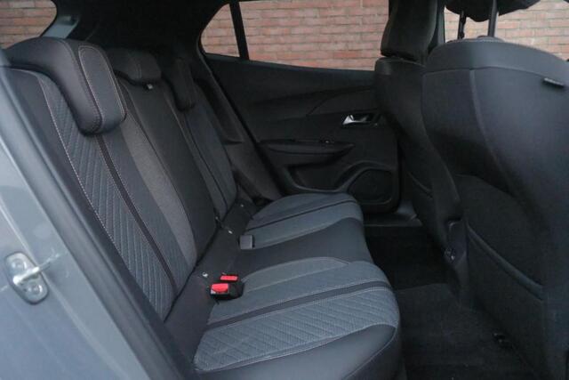 Peugeot 2008 1.2 PureTech 100pk Allure | Navi | App Connect | Climate | Adaptive Cruise | Keyless | Camera | Blind Spot