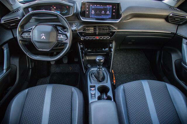 Peugeot 2008 1.2 PureTech Allure I Trekhaak I All season banden