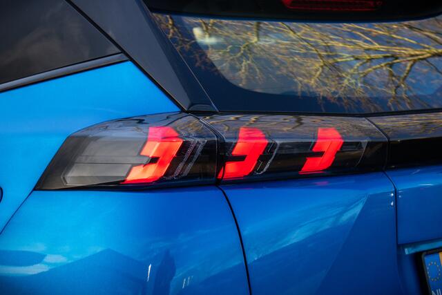 Peugeot 2008 1.2 PureTech Allure I Trekhaak I All season banden