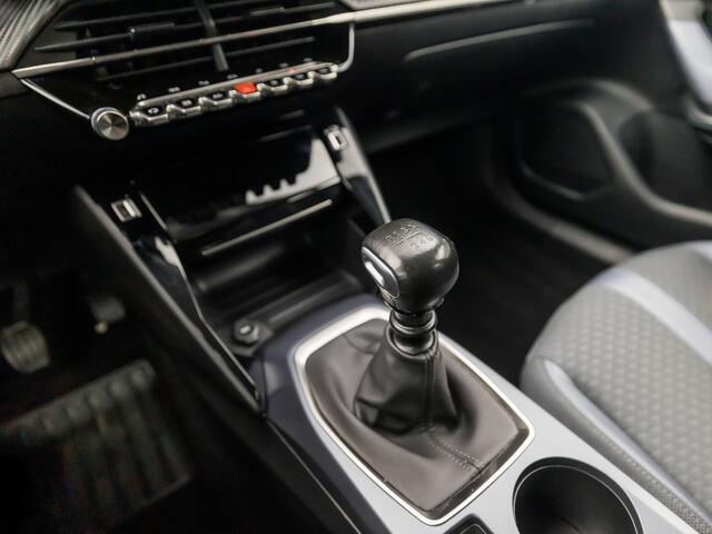 Peugeot 2008 1.2 PureTech Allure Sport (VIRTUAL COCKPIT, APPLE CARPLAY, GROOT NAVI, LEDER, 360 CAMERA, SPORTSTOELEN, KEYLESS, GETINT GLAS, LED KOPLAMPEN, NIEUWE APK, NIEUWSTAAT)