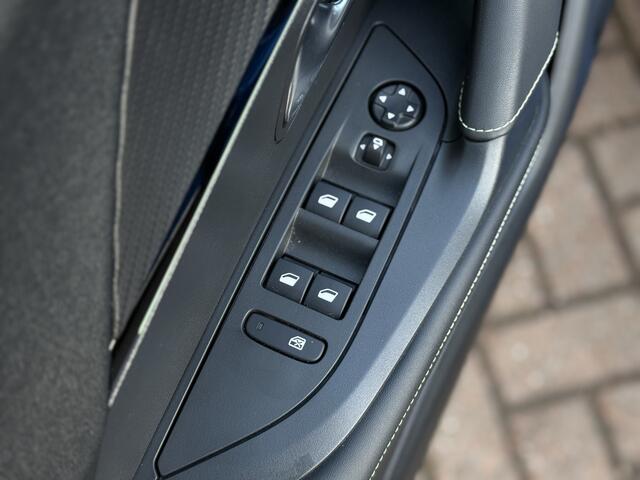 Peugeot 2008 1.2 PureTech GT-Line Automaat! 24.735 km!!! | PDC V+A | Camera | Full Led | Navi | Cruise | LM Velgen | Dodehoekdetectie | RIJKLAARPRIJS INCL 12 MAANDEN GARANTIE EN BEURT