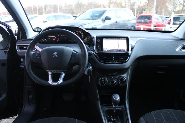 Peugeot 2008 1.2 110PK AUTOMAAT BLUE LION | TREKHAAK | NAVIGATIE | APPLE CARPLAY/ANDROID AUTO | DAB+ | ACHTERUITRIJ CAMERA | PANORAMA DAK | CRUISE | AIRCO |
