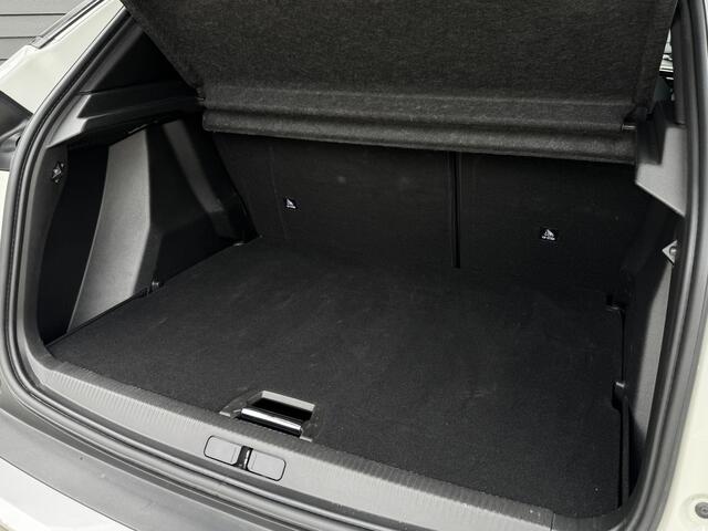 Peugeot 2008 1.2 130 pk GT Pack Panoramadak, ACC, Focal, Dealeronderh.