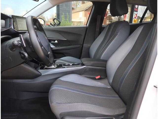 Peugeot 2008 130 Pk * AUTOMAAT * Allure Plaatje van een automobiel ! Vingerhoets; Vierde Generatie Eersteklas Service. Al meer dan 100 jaar een begrip in de Brabantse Kempen.