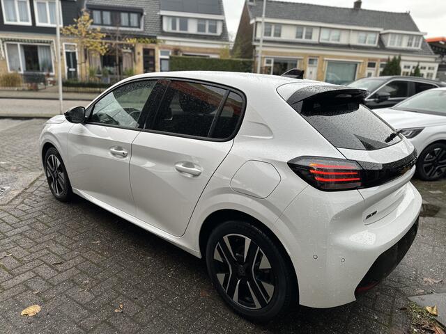 Peugeot 208 1.2 PureTech 100 Allure Dode hoek sensor/2x Camera/Stoelverwarming.