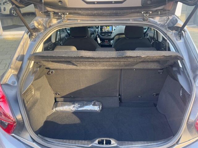 Peugeot 208 1.2 PureT. Signature