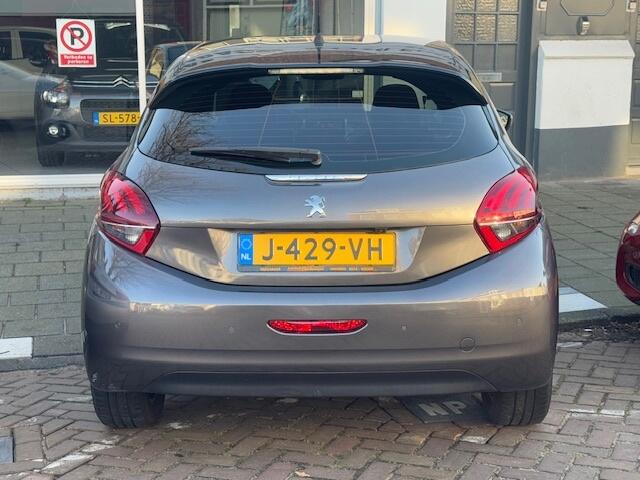Peugeot 208 1.2 PureT. Signature