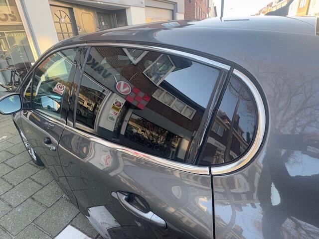 Peugeot 208 1.2 PureT. Signature