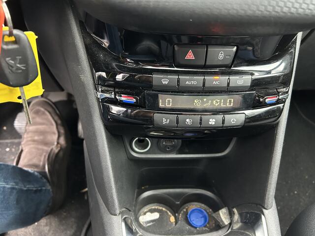 Peugeot 208 1.2 PureTech Allure Camera Panodak Vol Leder Cruise Climaat