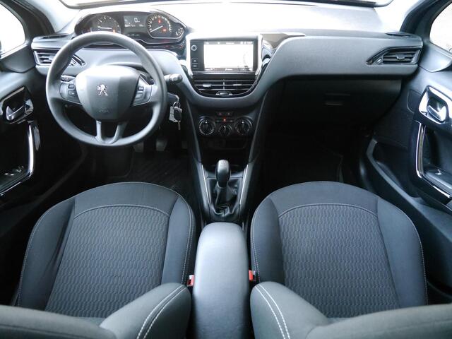 Peugeot 208 1.2 PureTech Blue Lion | Airco | 5 deurs | Cruise control | Elektrische ramen | Dab | Navigatie | Parkeersensoren achter | Mistlampen
