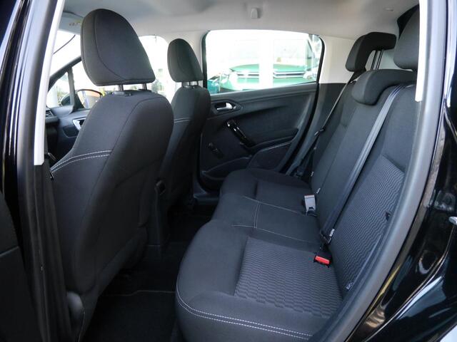 Peugeot 208 1.2 PureTech Blue Lion | Airco | 5 deurs | Cruise control | Elektrische ramen | Dab | Navigatie | Parkeersensoren achter | Mistlampen