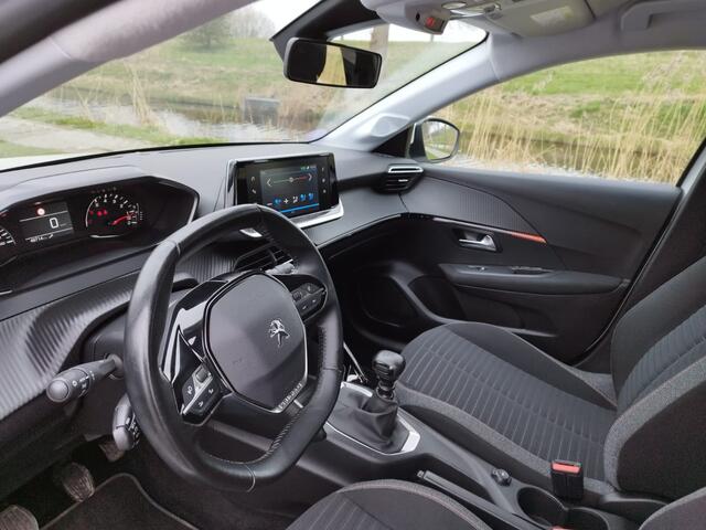 Peugeot 208 1.2 PureTech Activ Business ** 49.684 KM ** 101 PK ** 6-bak ** NAVI ** Bluetooth **