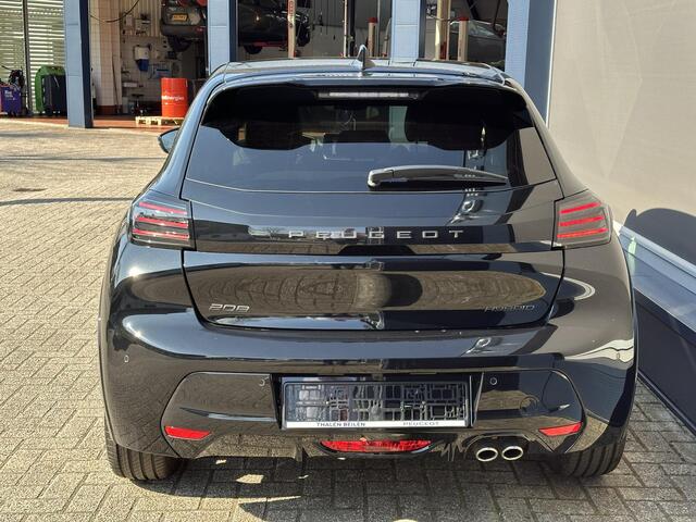 Peugeot 208 1.2 Hybrid 145 e-DCS6 GT | Bouwjaar 2025 | Full LED Verlichting | Navigatie via Telefoon | Camera | Parkeersensoren | Cruise Control | Keyless Entry | Dakspoiler | DAB+ Radio | Digitaal Dashboard | Apple Carplay Draadloos | Sportieve GT Uitvoering |
