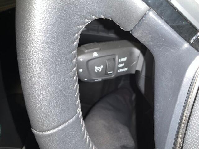 Peugeot 208 1.2 PureTech 100 Allure 100 PK - 6 versnellingsbak - 3d dashboard