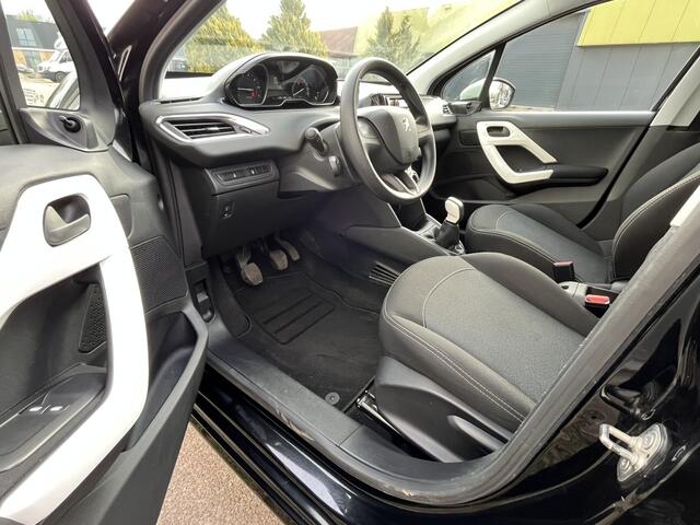 Peugeot 208 1.2 PureTech Like, NAP, lage km.stand